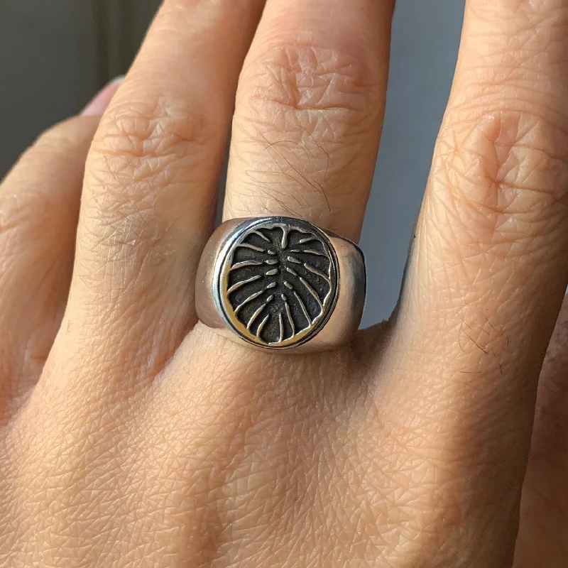 square rings for women-Monstera Signet