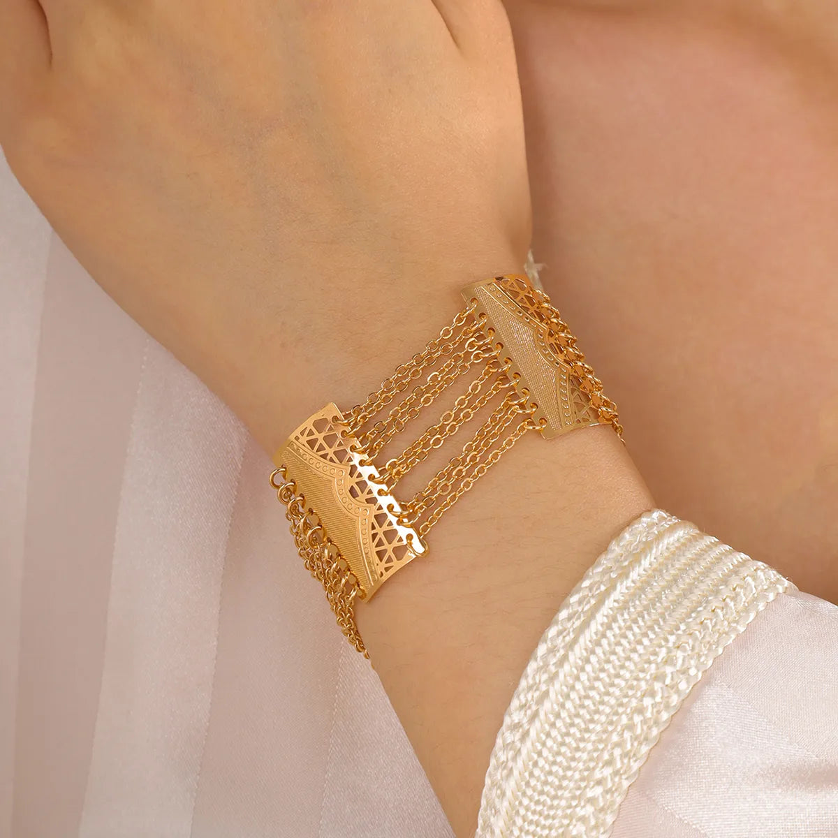 vintage-style bangles for women-Wholesale Elegant Lady Bridal Geometric Copper 18K Gold Plated Bracelets