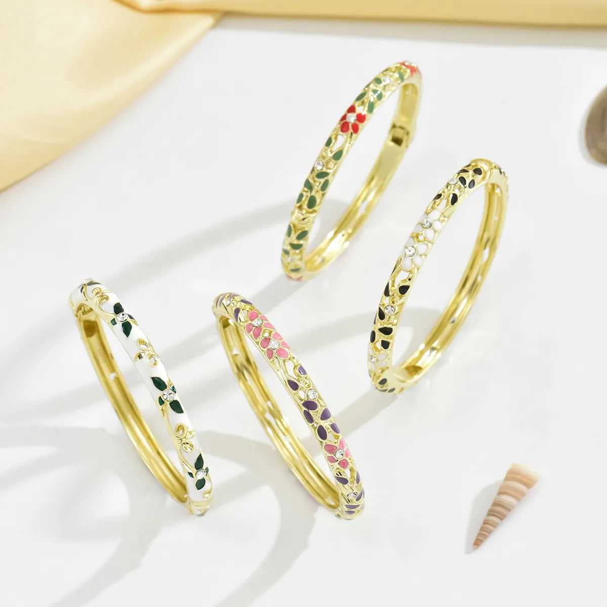 beaded bracelets for women-Sweet Simple Style Floral Zinc Alloy Plating 18K Gold Plated Women's Bangle