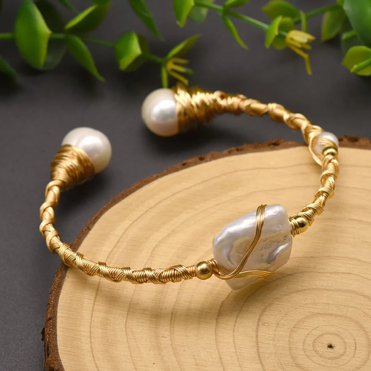 fashion bangles for women-Retro Solid Color Stainless Steel Freshwater Pearl Plating 18k Gold Plated Bangle