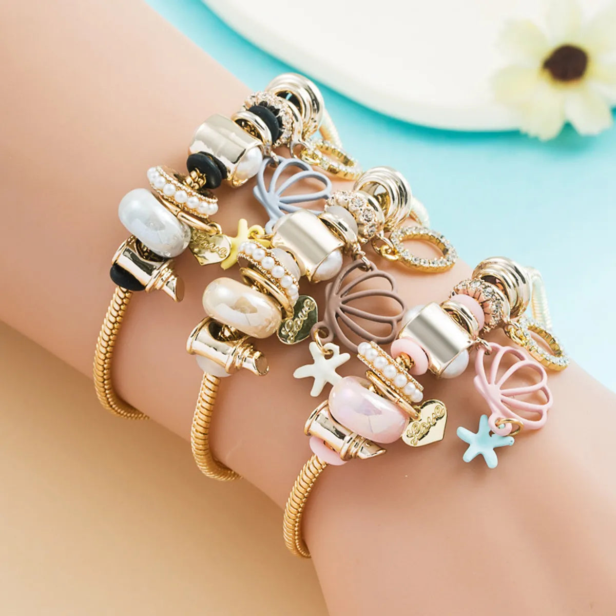 classic bracelets for women-Fashion New Shell Pendant Multi-element Alloy Bracelet