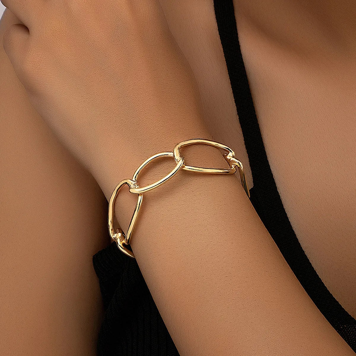 fashion bracelets for women-Simple Style Solid Color Metal Plating Gold Plated Women's Bracelets