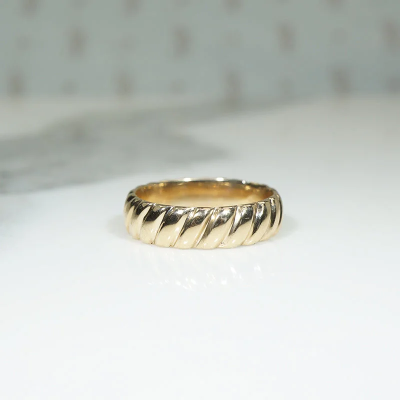 gold engagement rings for women-Cool Vintage Gold Wave Wedding Band