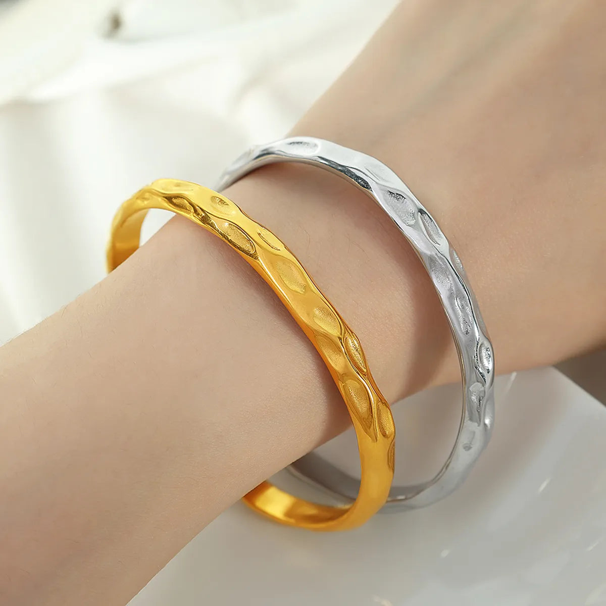 minimalist bracelets for women-Titanium Steel 18K Gold Plated Elegant Simple Style Geometric Hammered