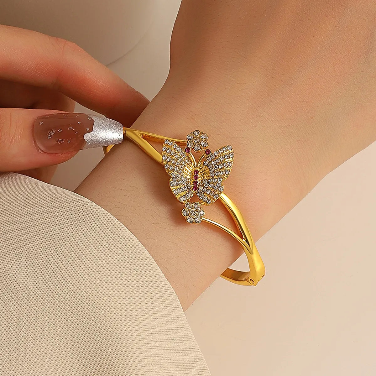 stackable bangle sets for women-Retro Butterfly Alloy Inlay Rhinestones Bangle