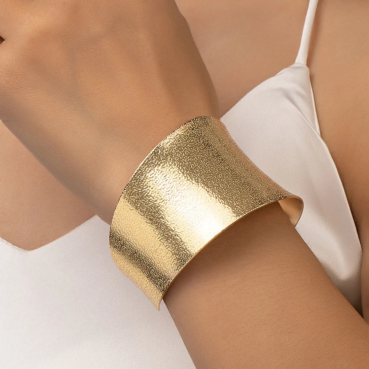 personalized bangle bracelets for women-Classic Style Solid Color Alloy Plating Gold Plated Women's Bangle